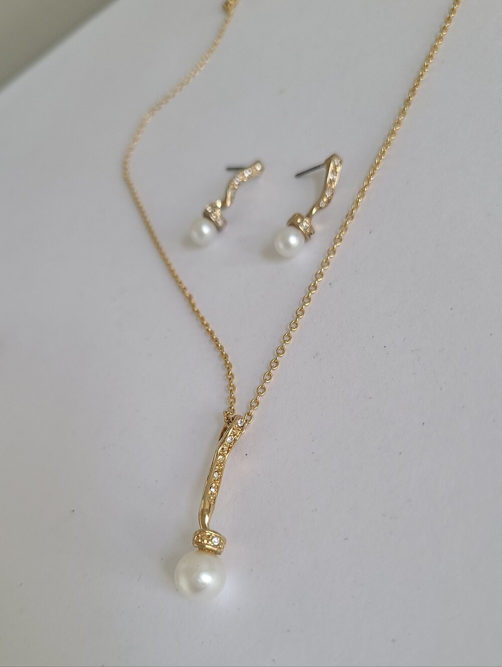Vintage Gold Tone Rhinestone Pearl Drop Evening Formal Necklace Earrings Set - Picture 4 of 14